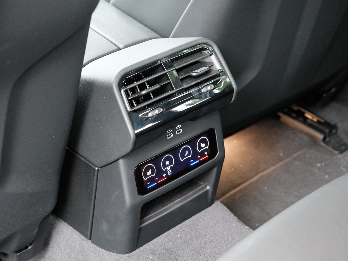 2025 bmw m5 touring review interior 6