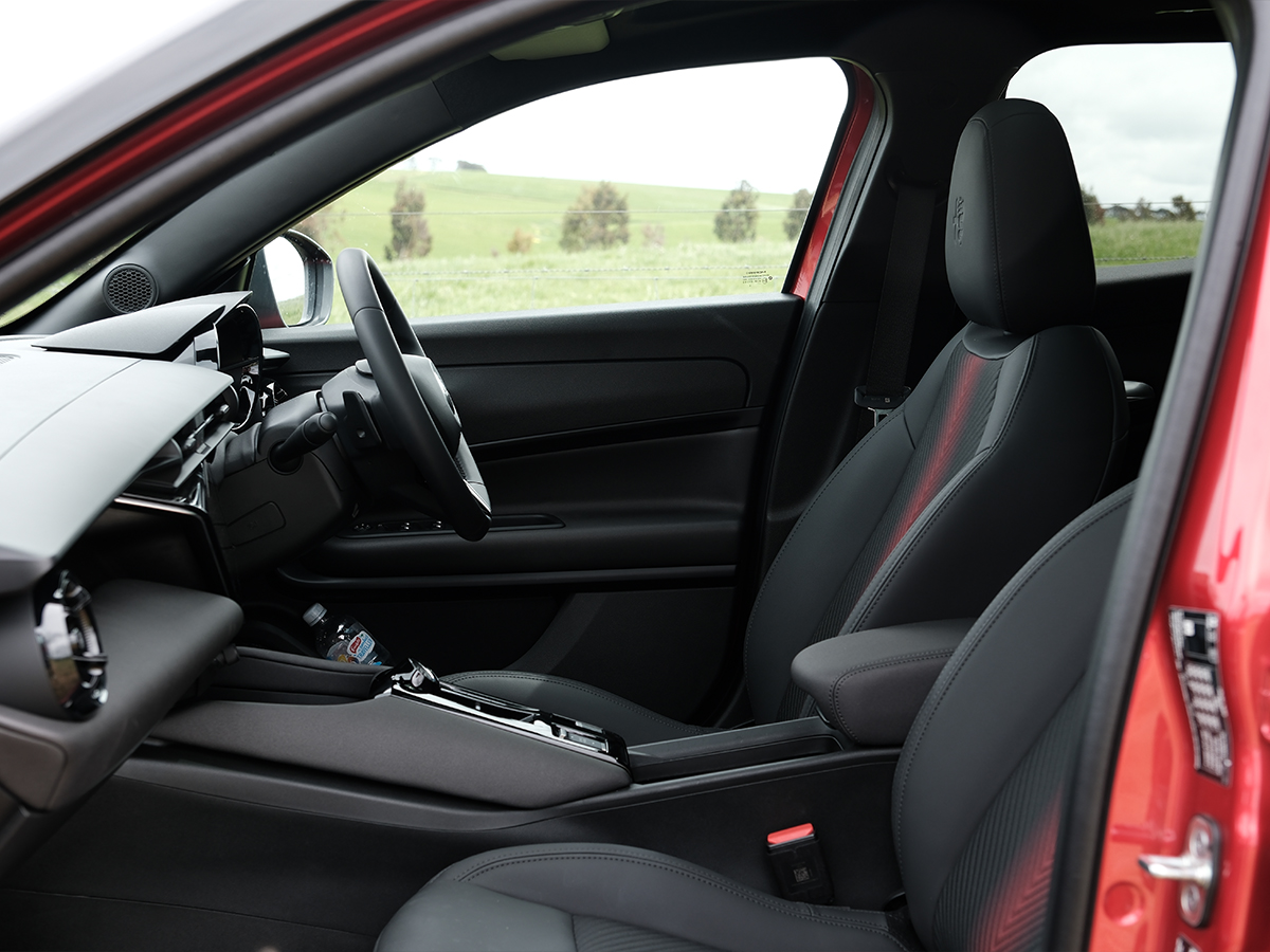 2026 alfa romeo junior cabin 2