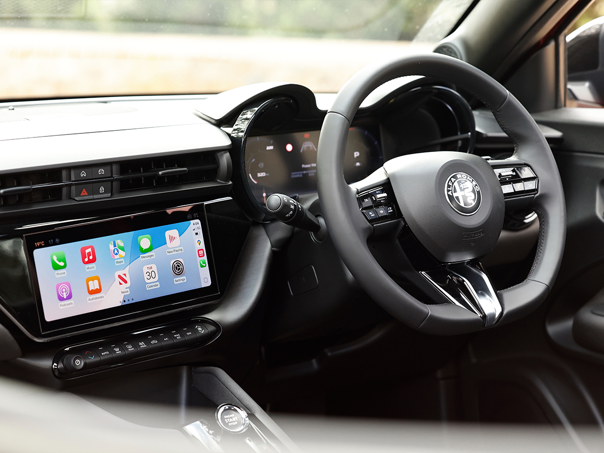2026 alfa romeo junior carplay