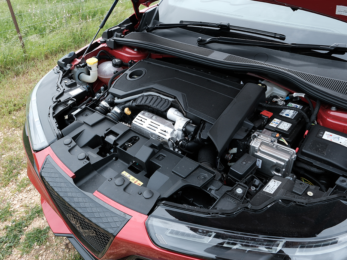 2026 alfa romeo junior engine