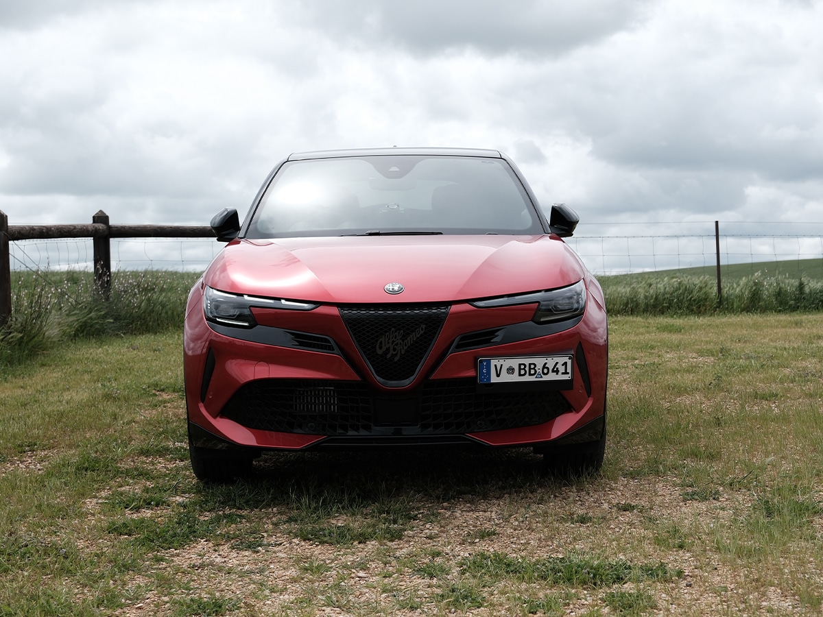 2026 alfa romeo junior front end