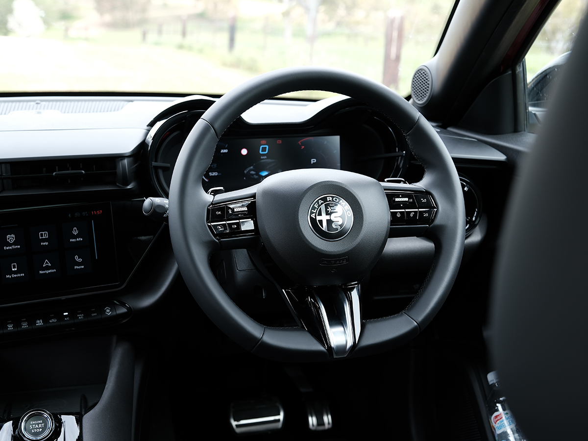 2026 alfa romeo junior steering wheel