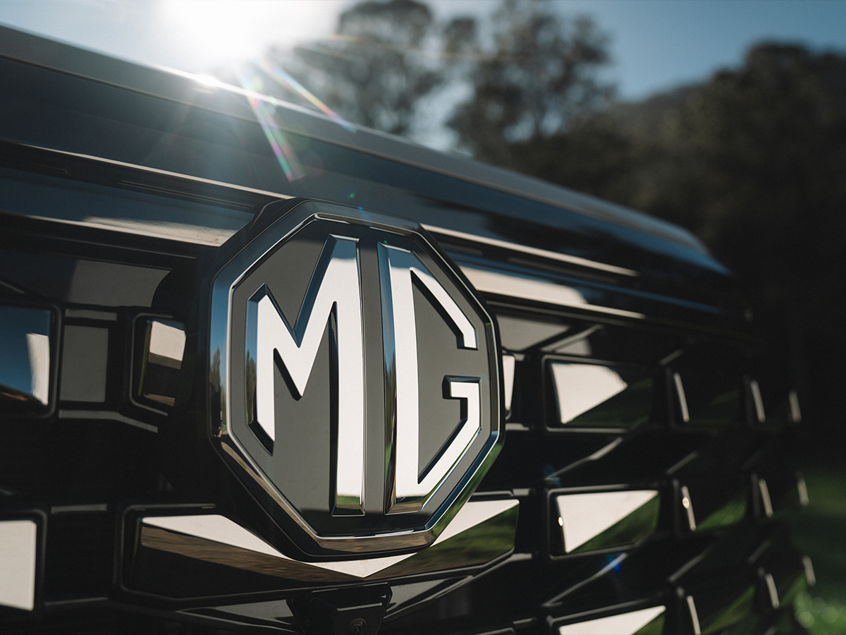 Mgu9 front badge