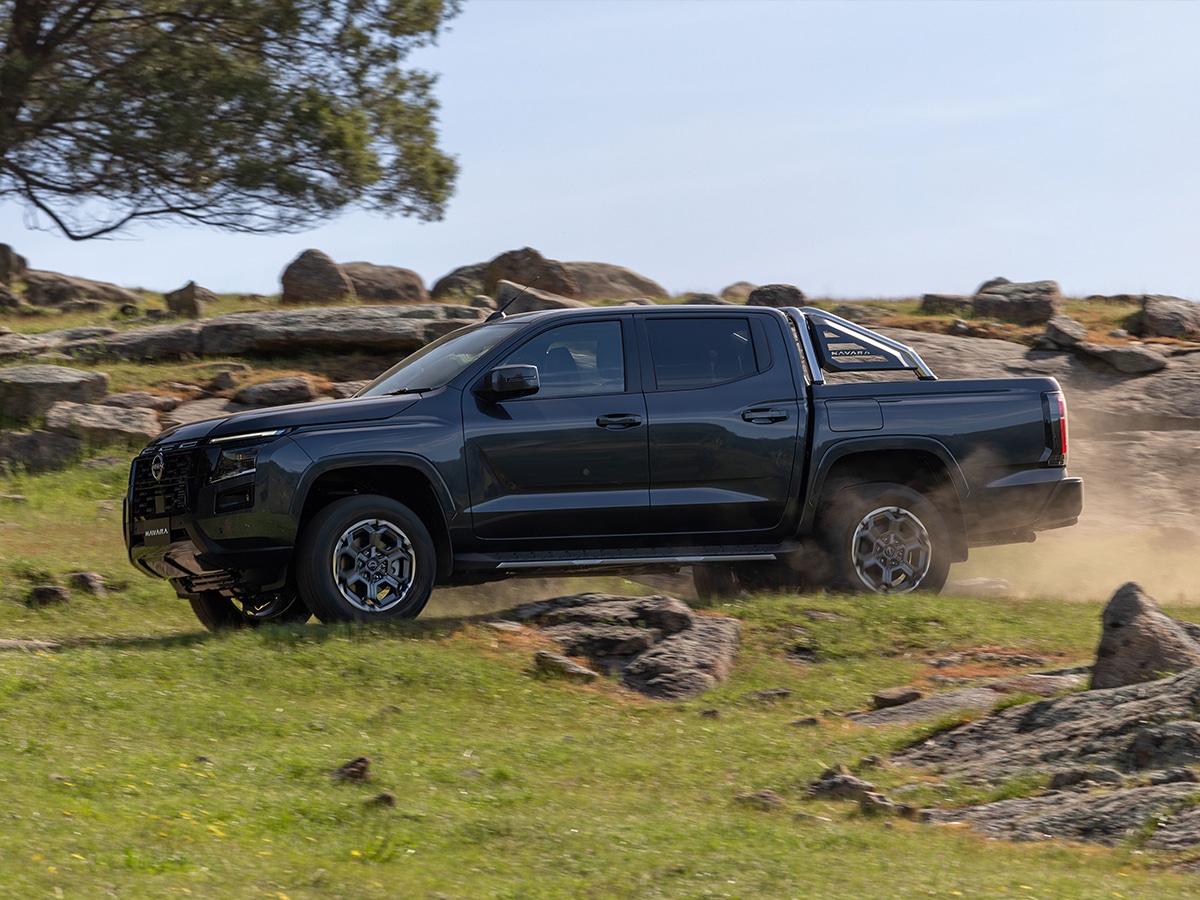 2026 nissan navara st x drive side on