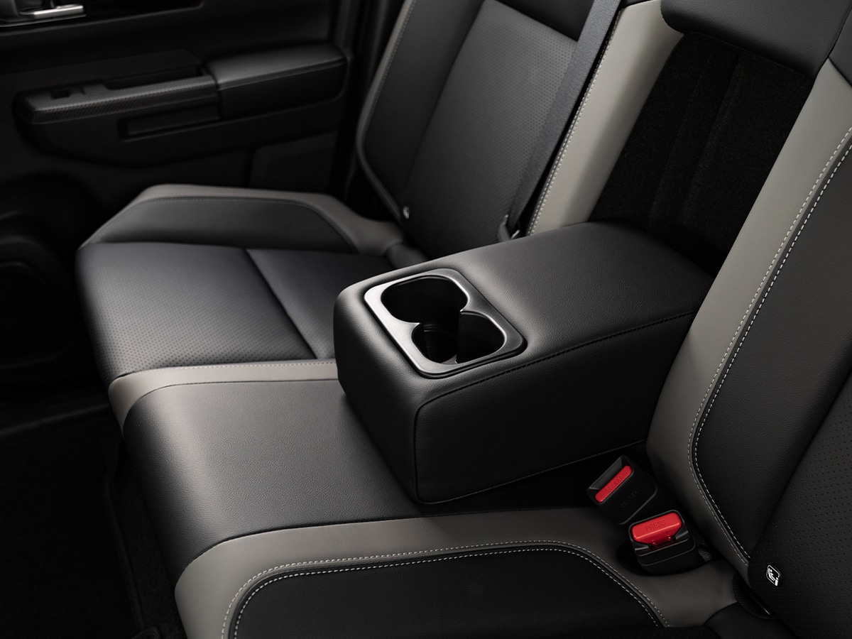 2026 nissan navara st x rear seat cup holder