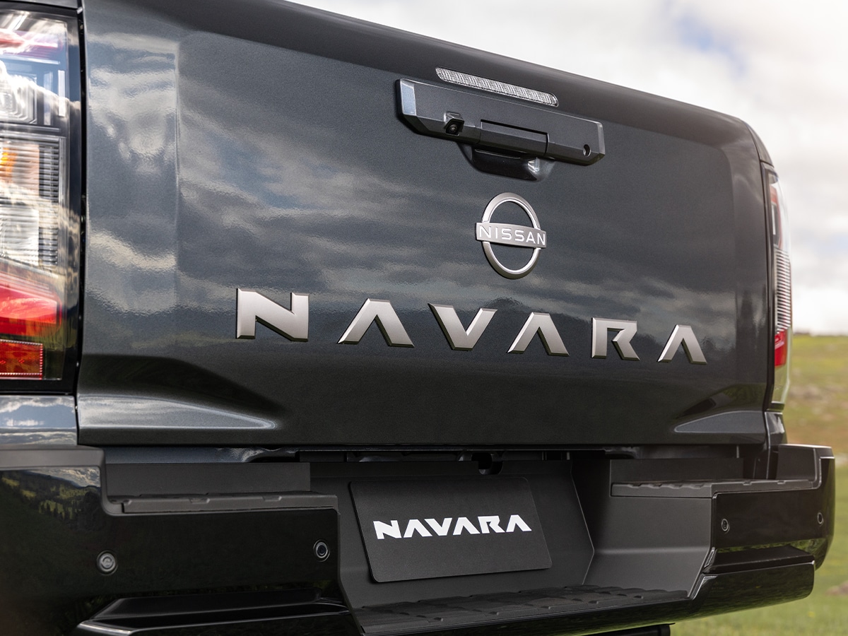 2026 nissan navara st x rear tail gate