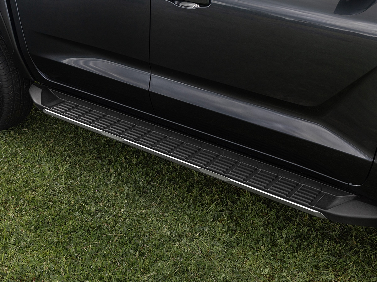 2026 nissan navara st x side steps