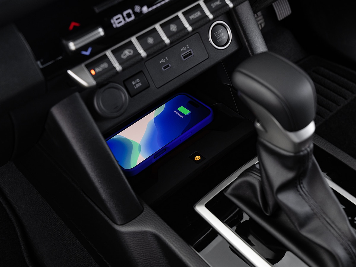 2026 nissan navara st x wireless charger