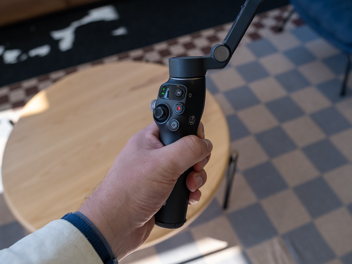 Dji osmo mobile 8 in hand