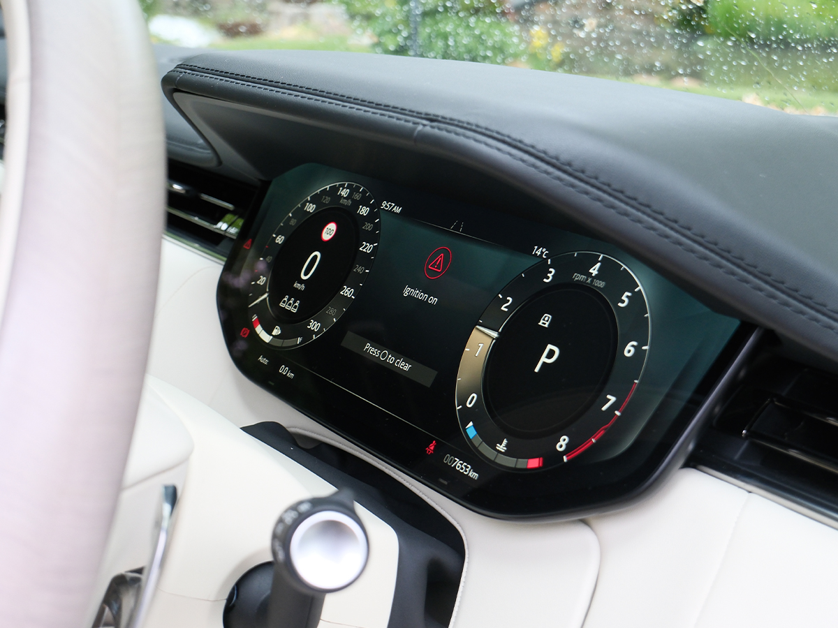 Range rover autobiography drivers display