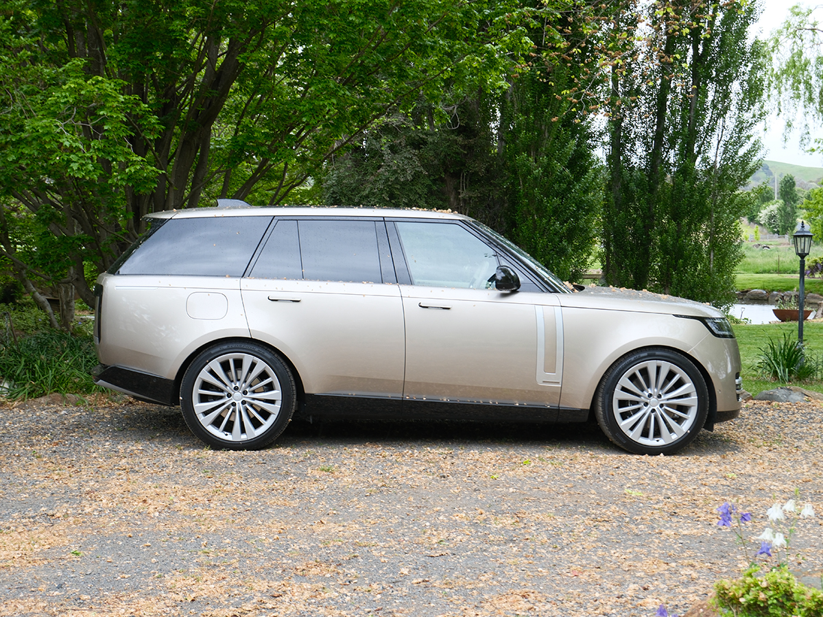 Range rover autobiography side