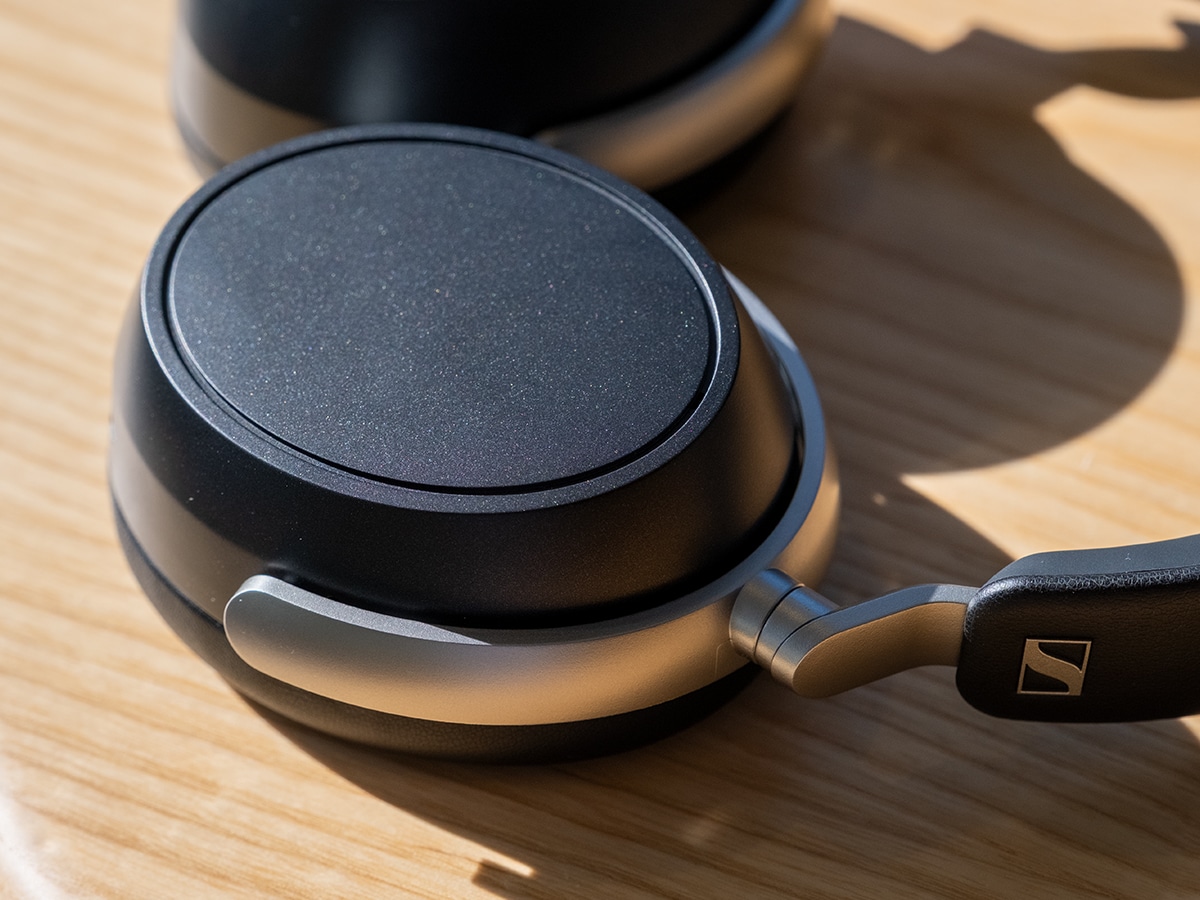 Sennheiser hdb 630 review earcup