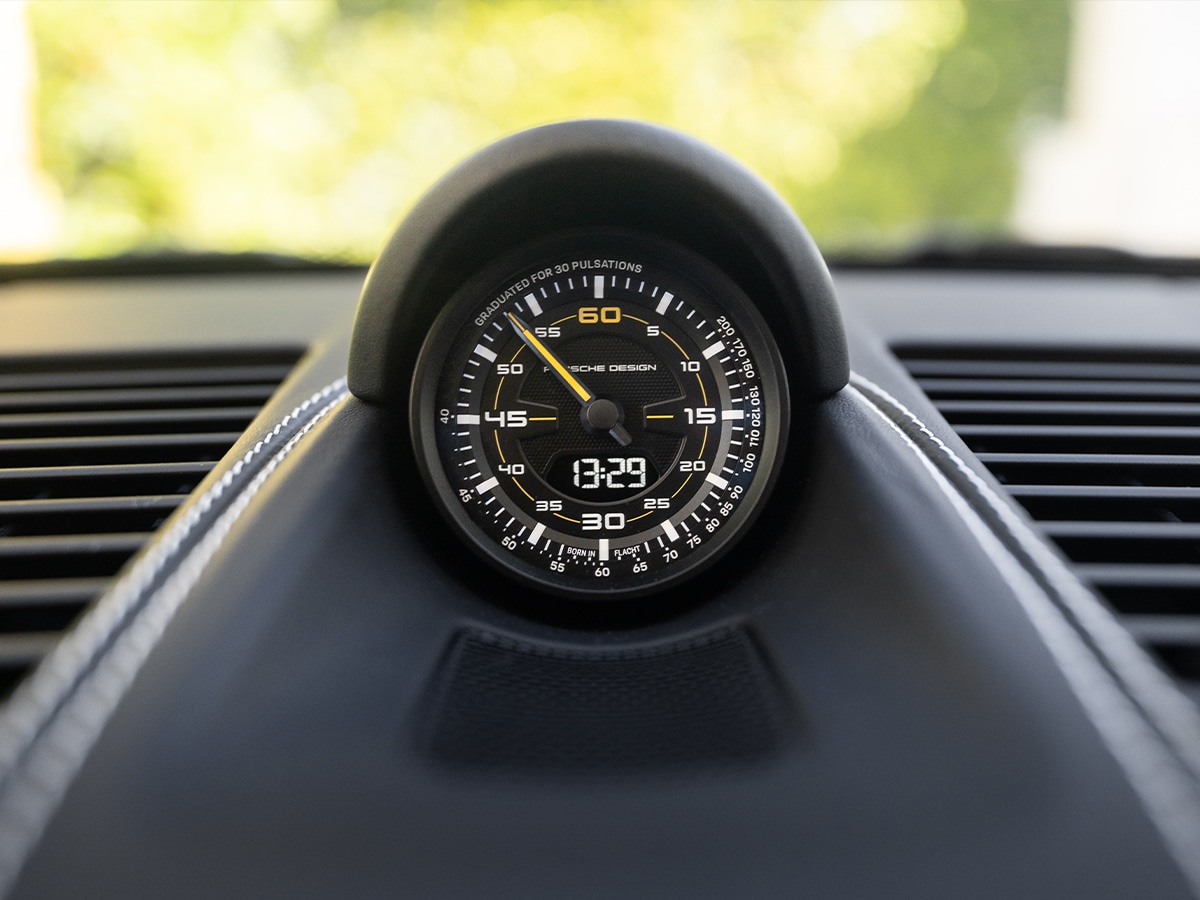 2025 porsche 911 gt3 touring clock