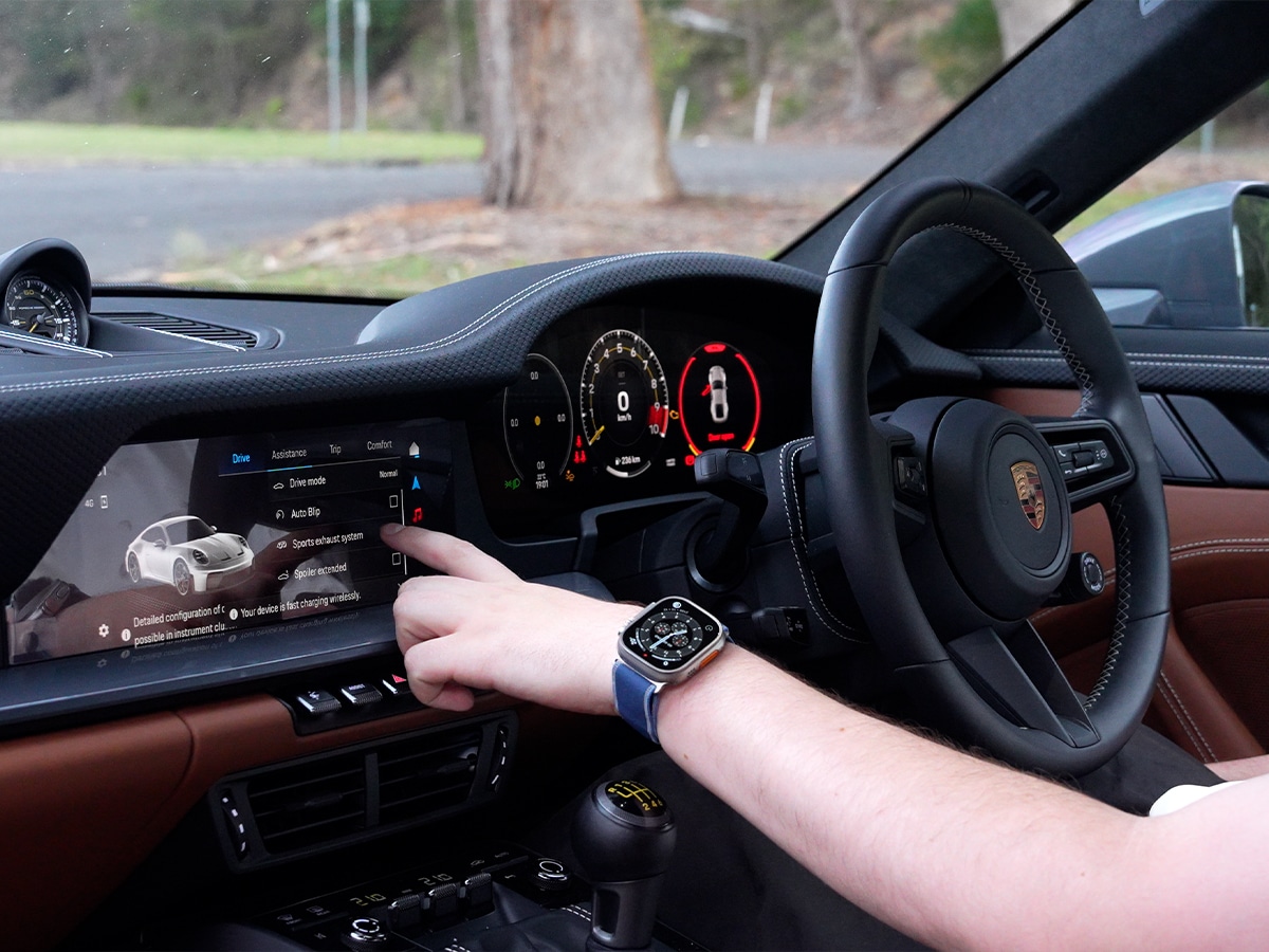 2025 porsche gt3 touring touchscreen