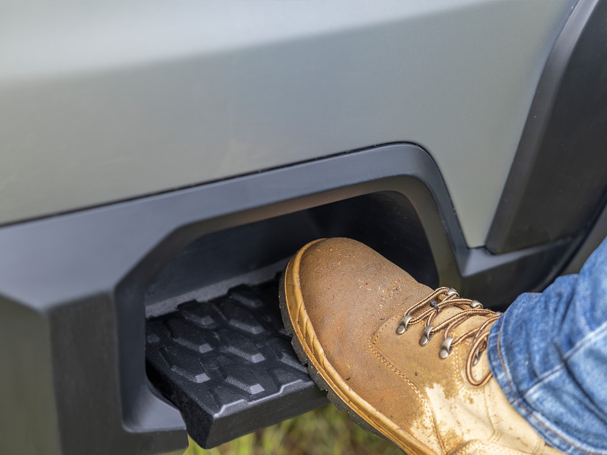 2026 toyota hilux rear step