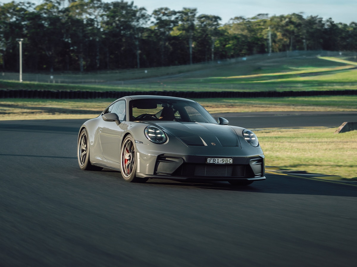 911 gt3 touring on track driving