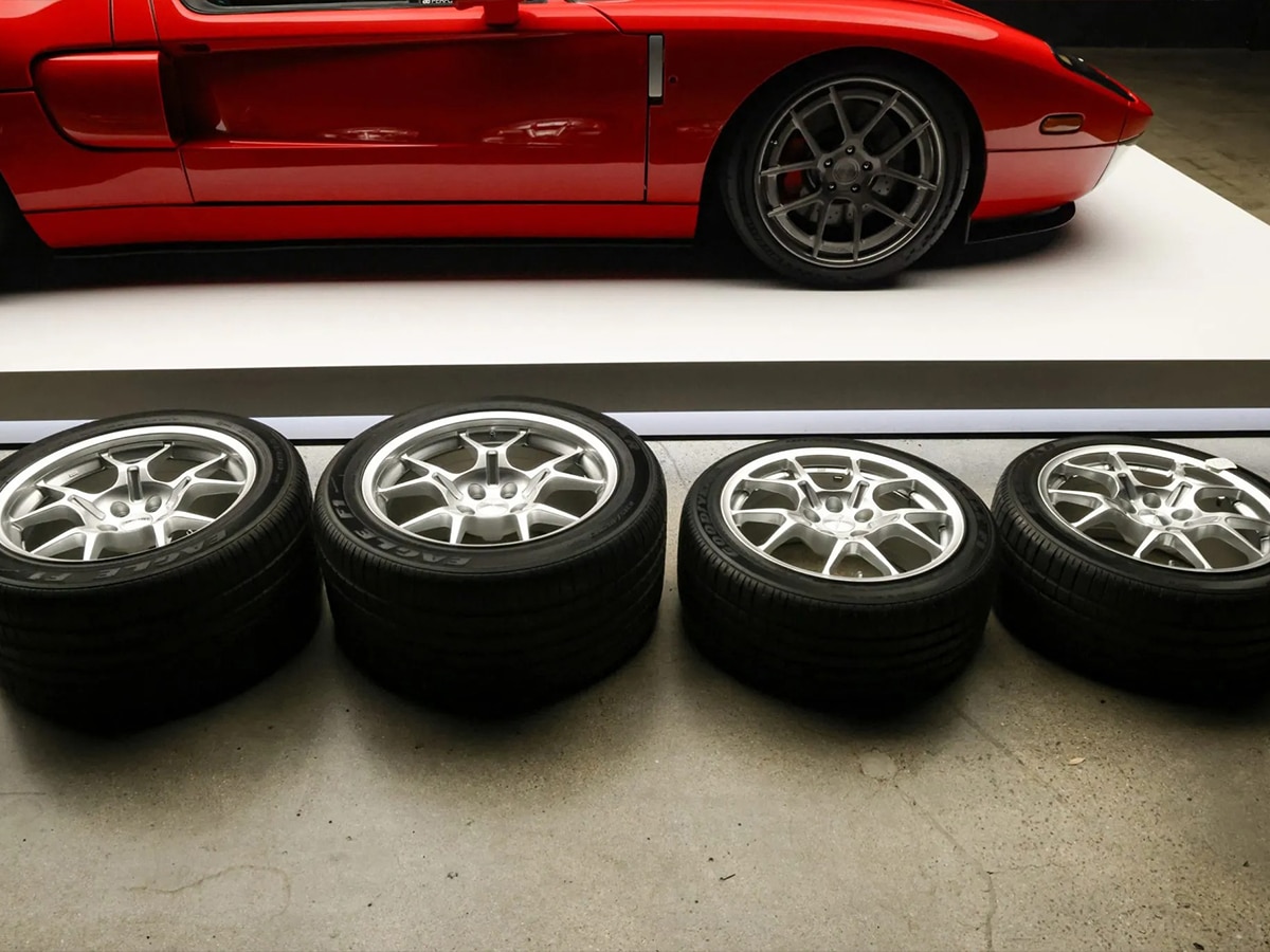 Ex–paul walker 2005 ford gt wheels