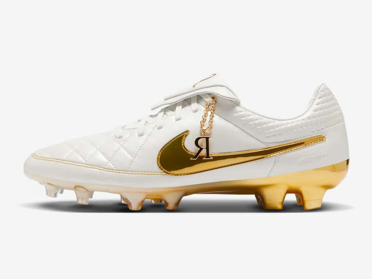 Nike tiempo legend se side