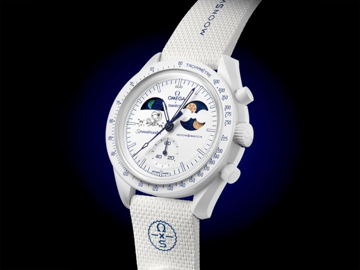 Omega x swatch mission to the earthphase 'cold moon' feature 2