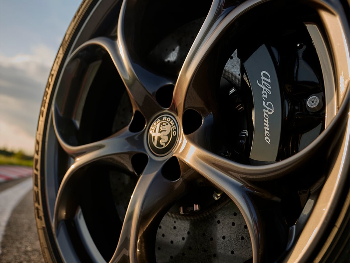 Alfa romeo giulia quadrifoglio estrema front wheel