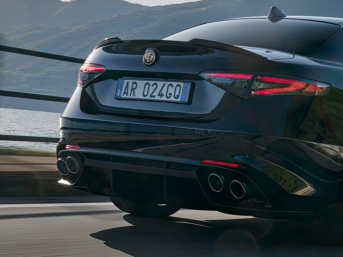 Alfa romeo giulia quadrifoglio estrema rear end