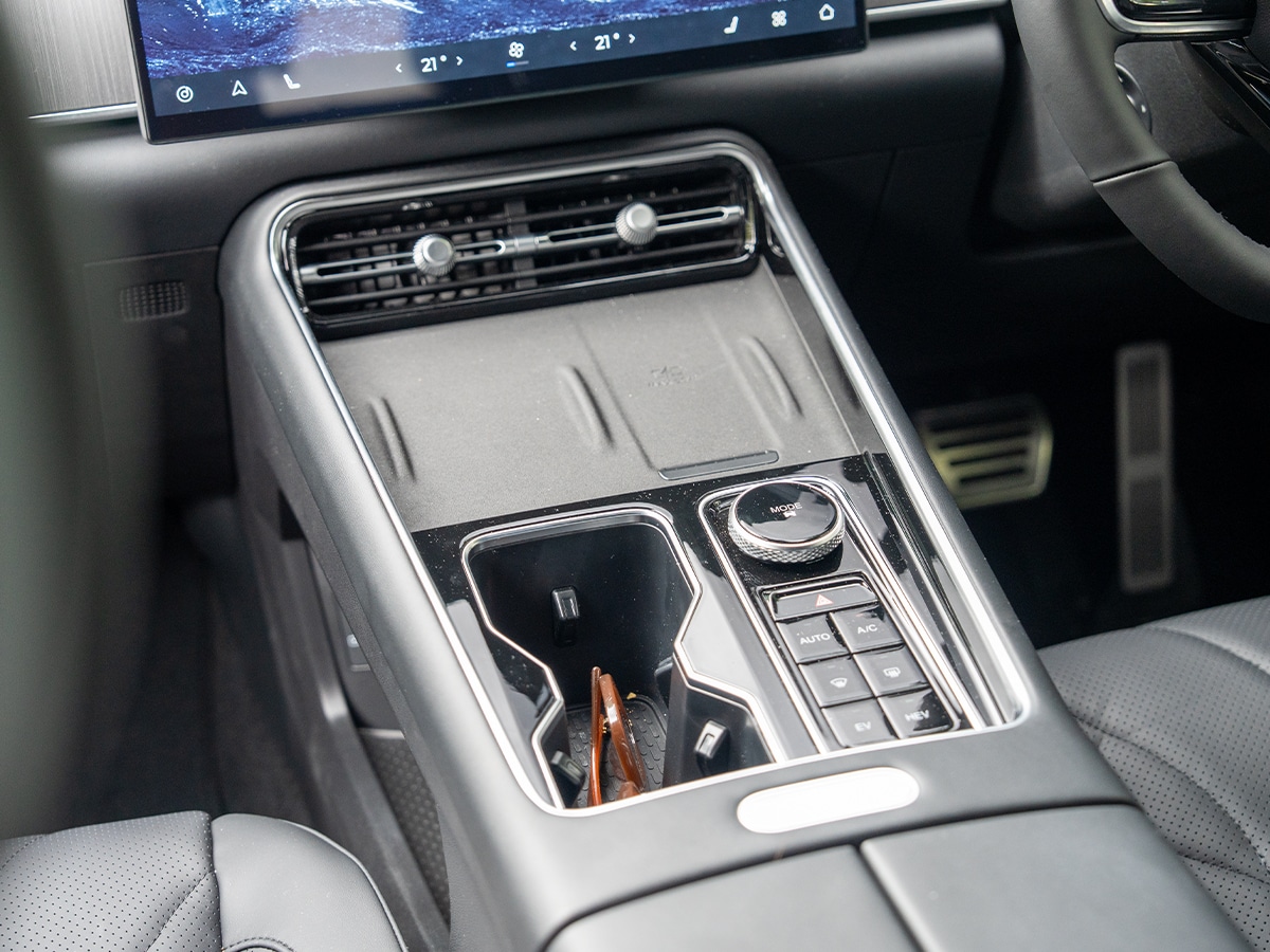 Chery tiggo 9 super hybrid interior centre console close up