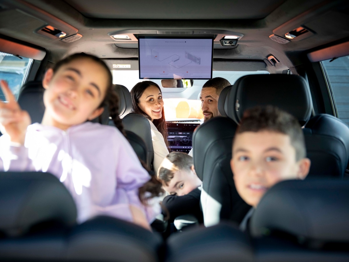 Robert whittaker ufc zeekr 1