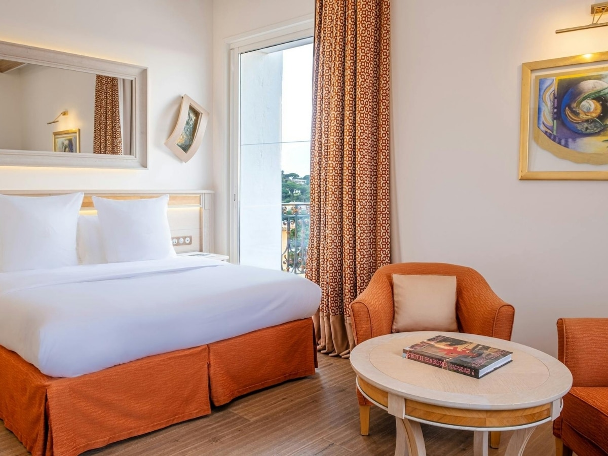 The white lotus season 4 château de la messardière 11