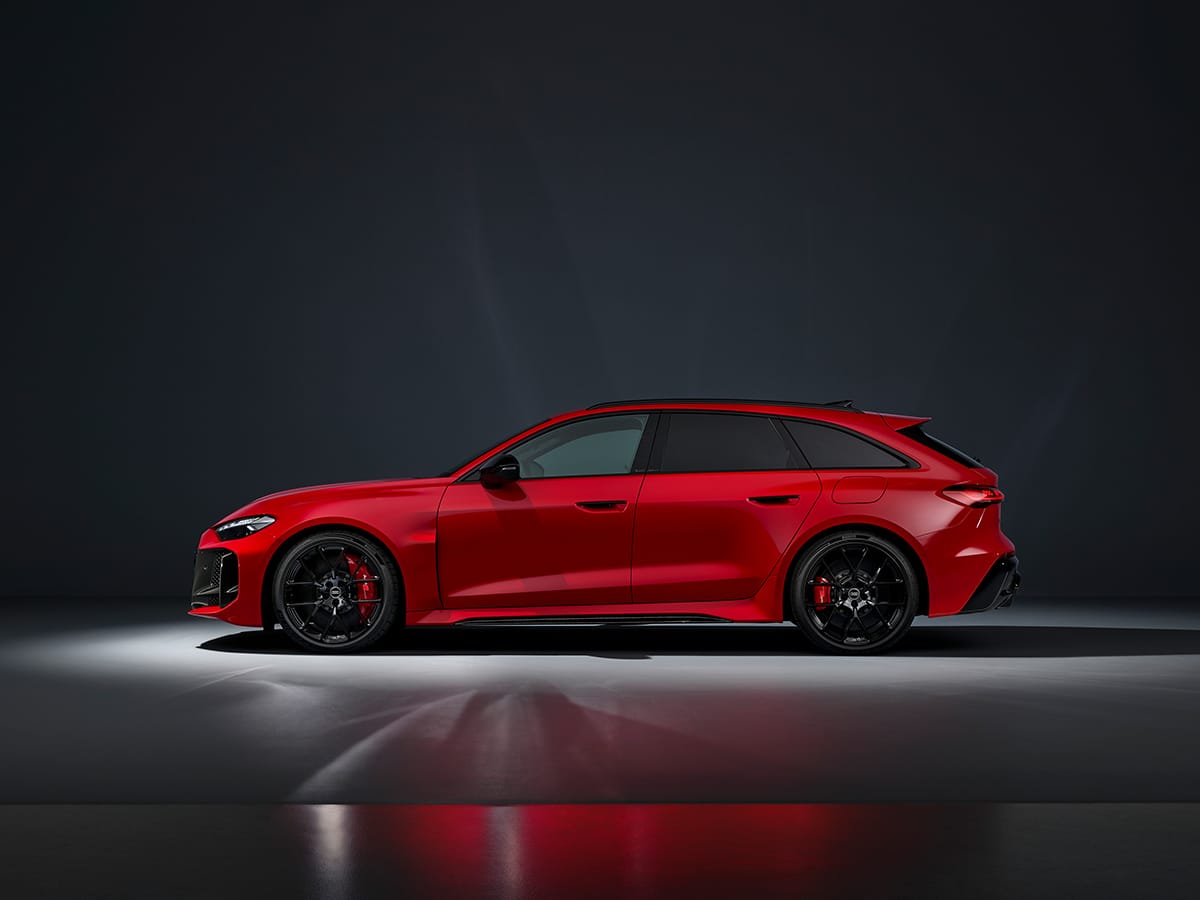 2026 audi rs 5 avant side on