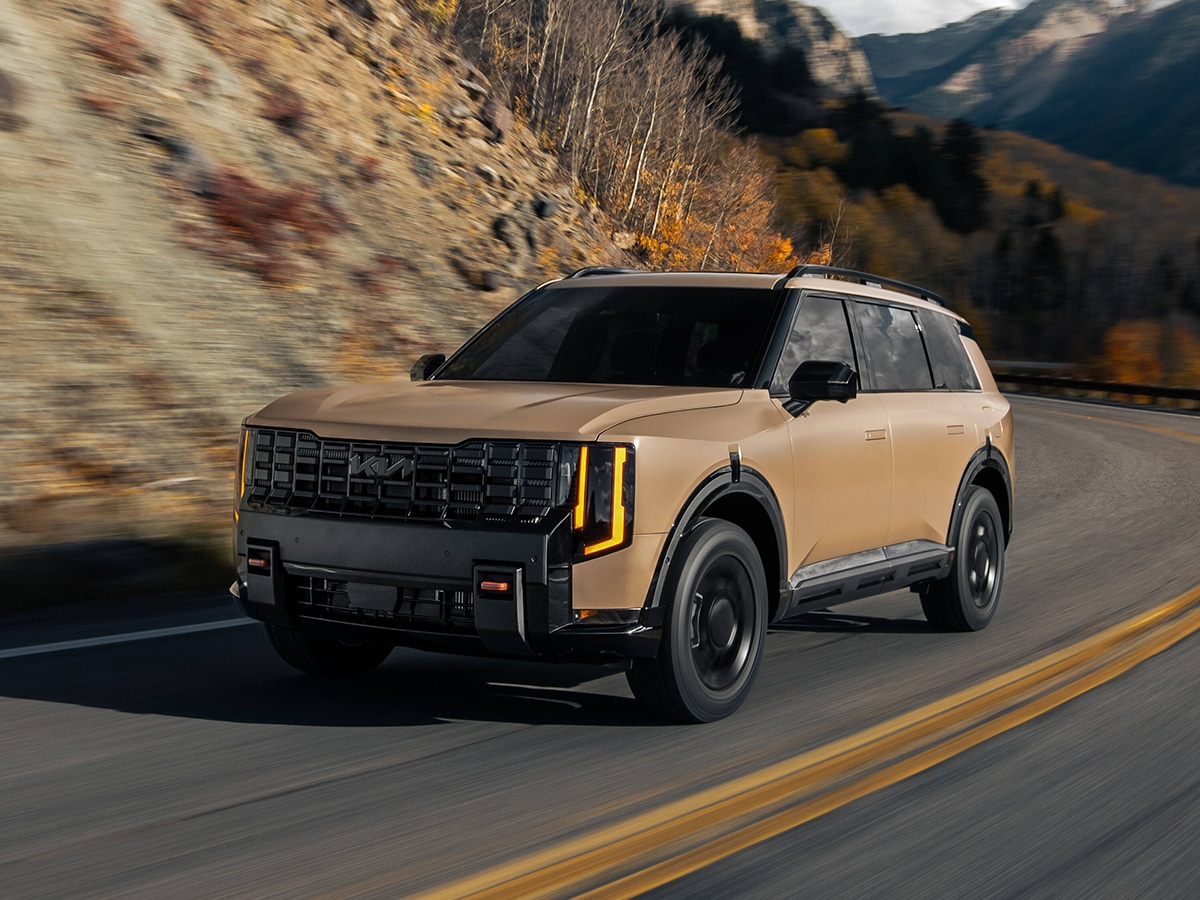 2027 kia telluride front three quarter on road