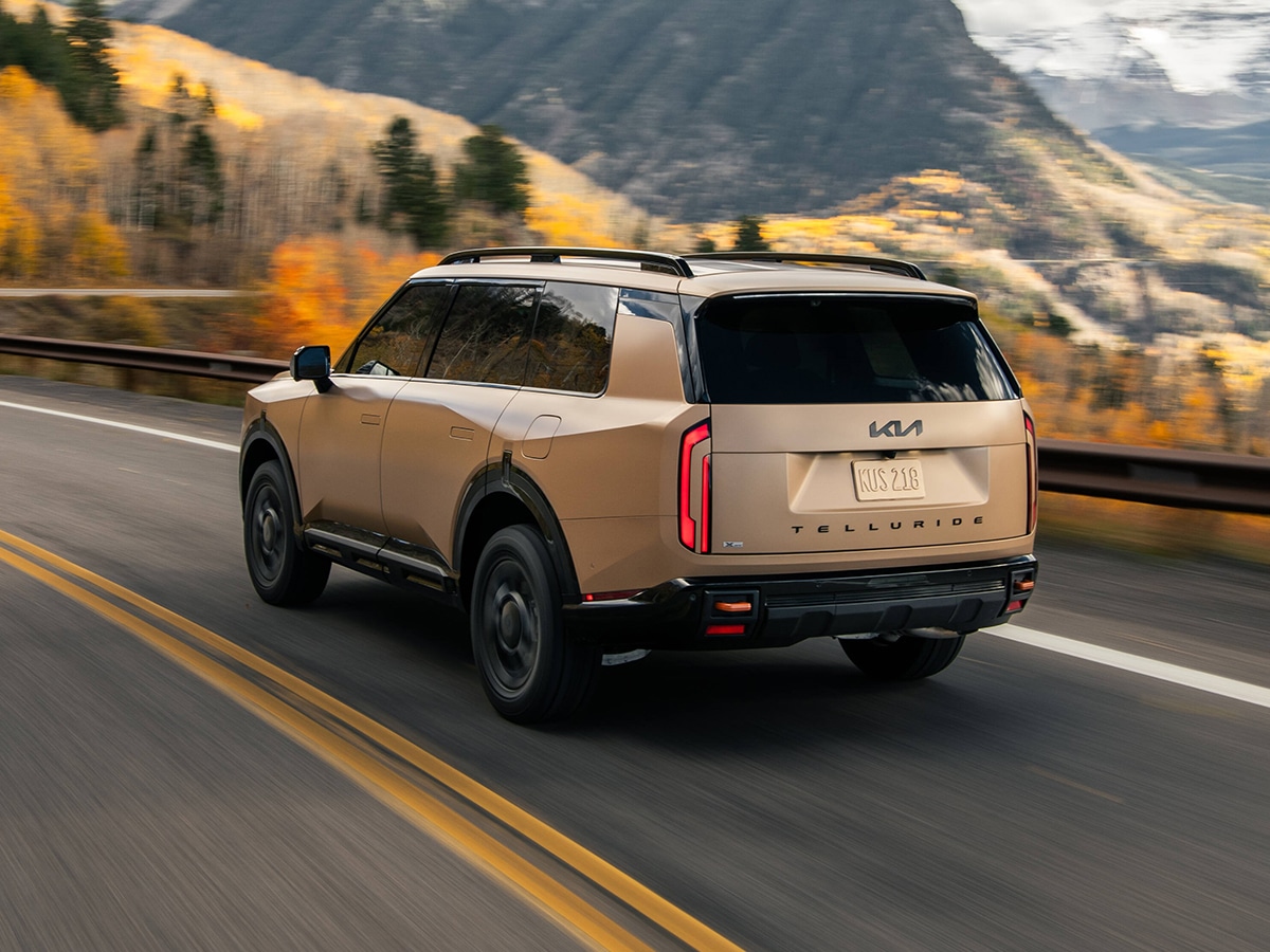 2027 kia telluride rer three quarter on road