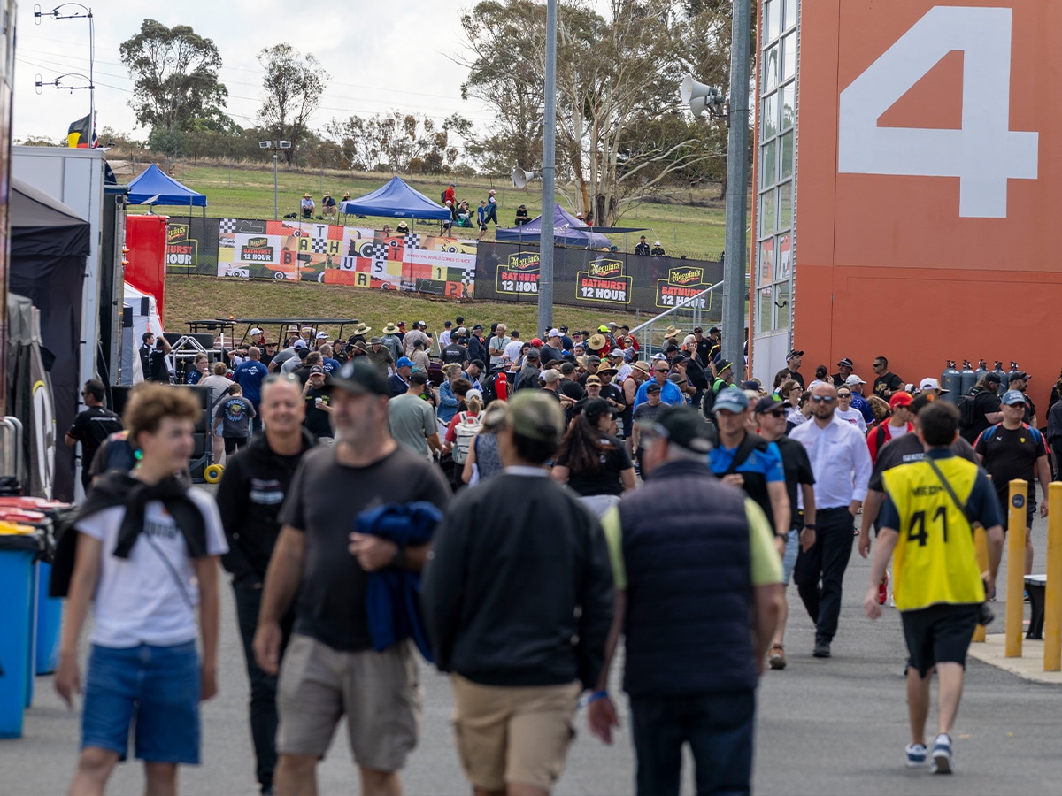 Bathurst 12 hour crowd