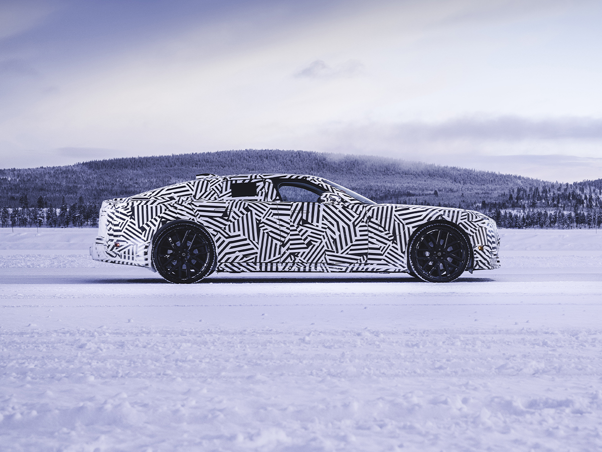 Jaguar type 00 on snow side