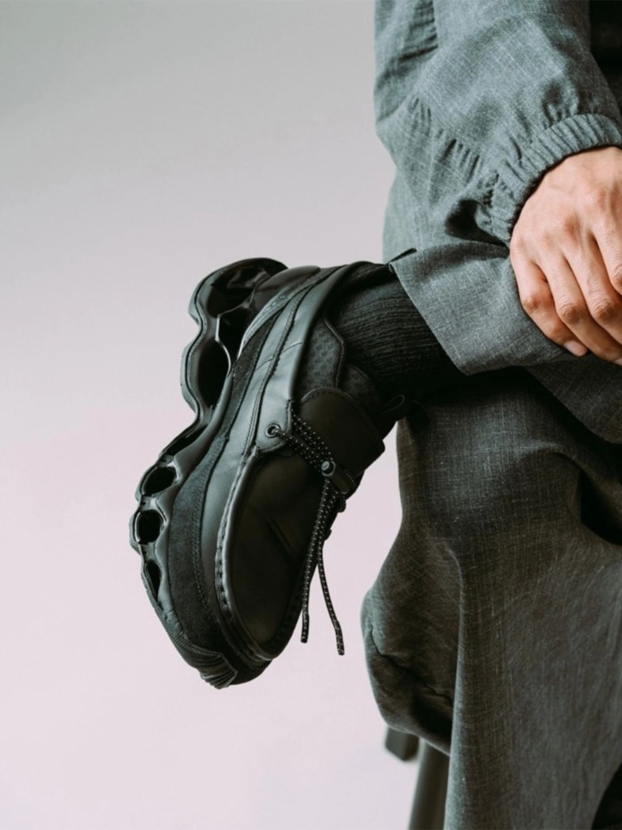 Mizuno wave prophecy moc “black” portrait 3