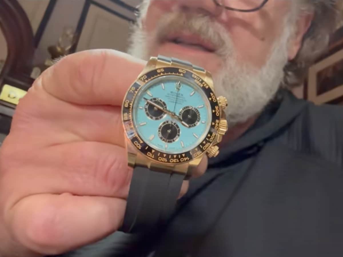Russell crowe watches