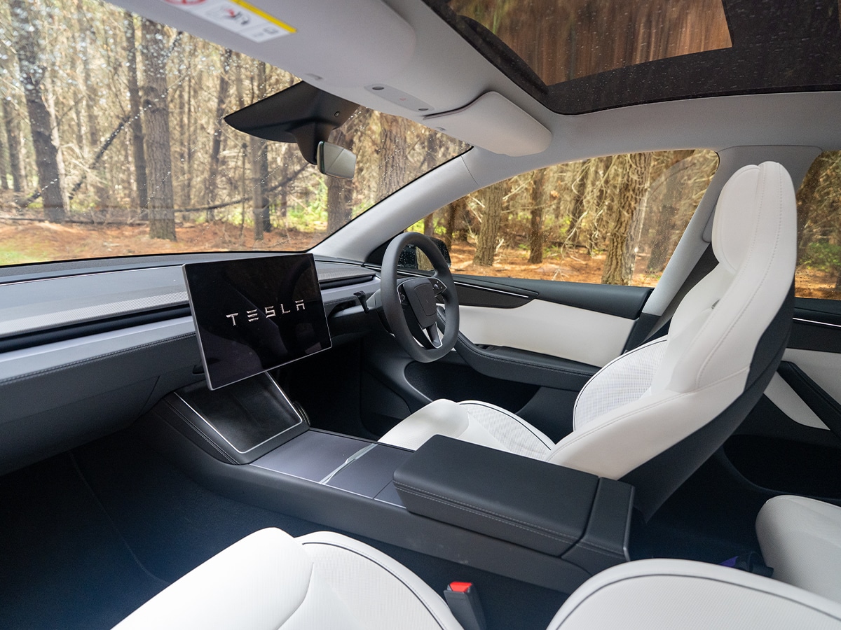 2026 tesla model y performance cabin 3