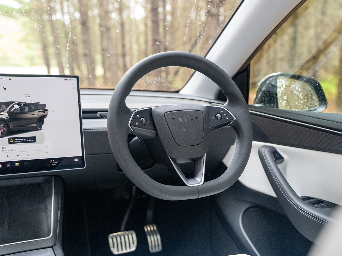 2026 tesla model y performance steering wheel