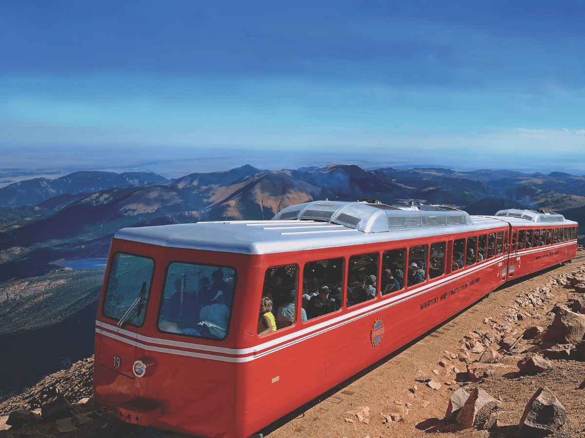 Colorado’s Crowning Glory: Pike’s Peak and the Majesty of the Rockies