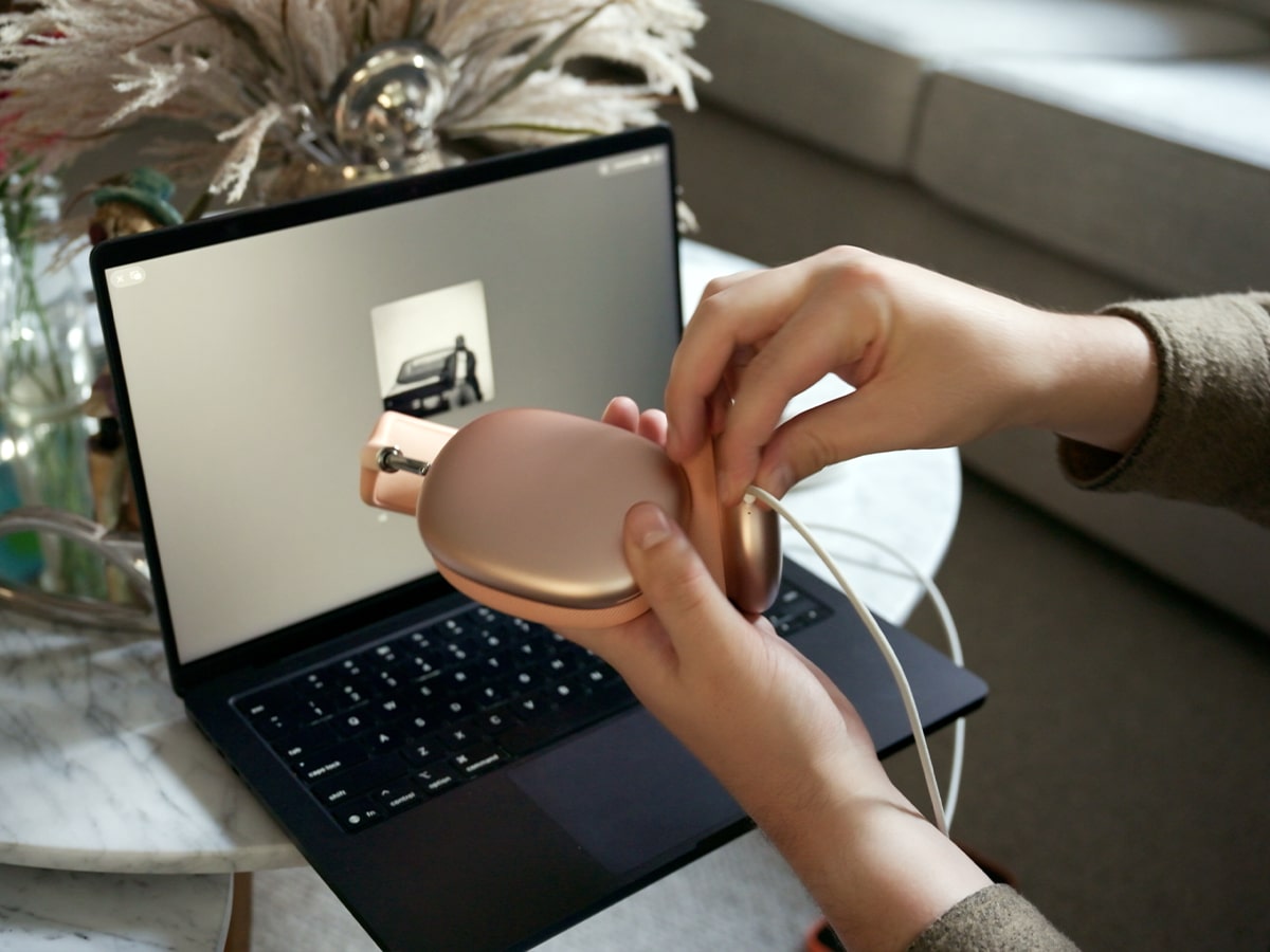 Airpods max 2 plugged in