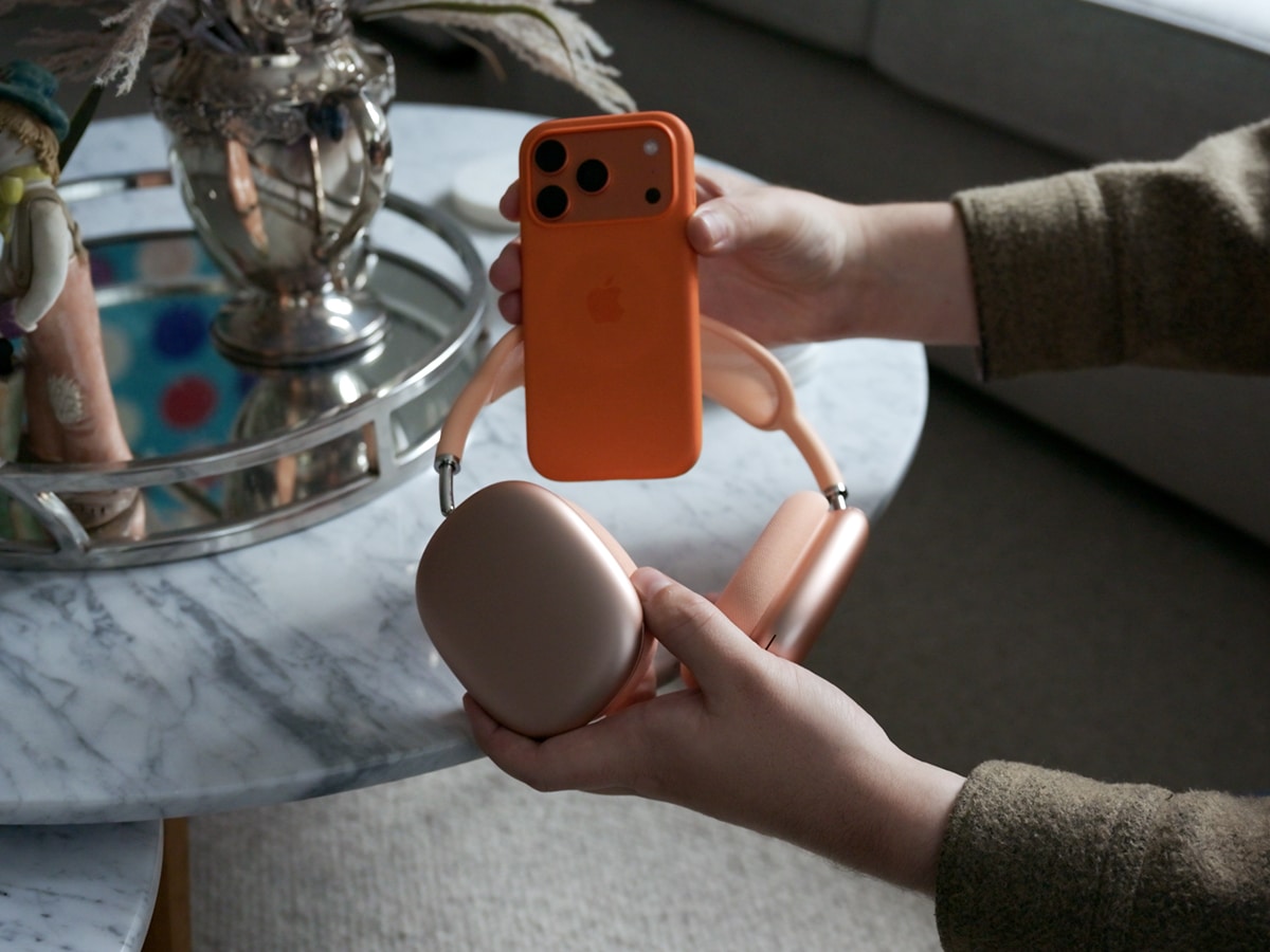 Airpods max 2 with orange iphone 17 pro max