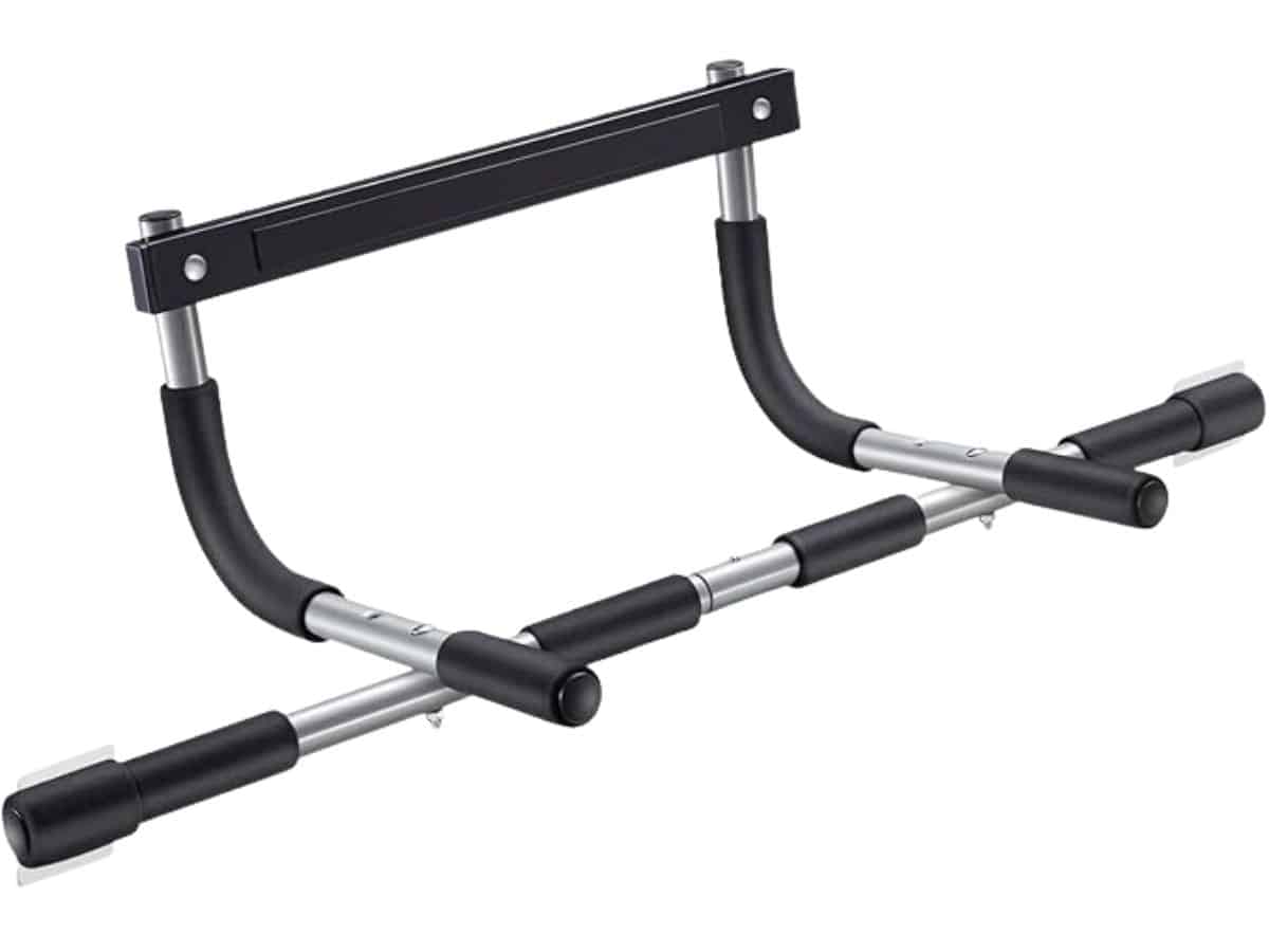 An Ally Peaks doorframe pull up bar installed in a standard doorway, highlighting the double silicone "no-trace" pads and thickened alloy steel construction.