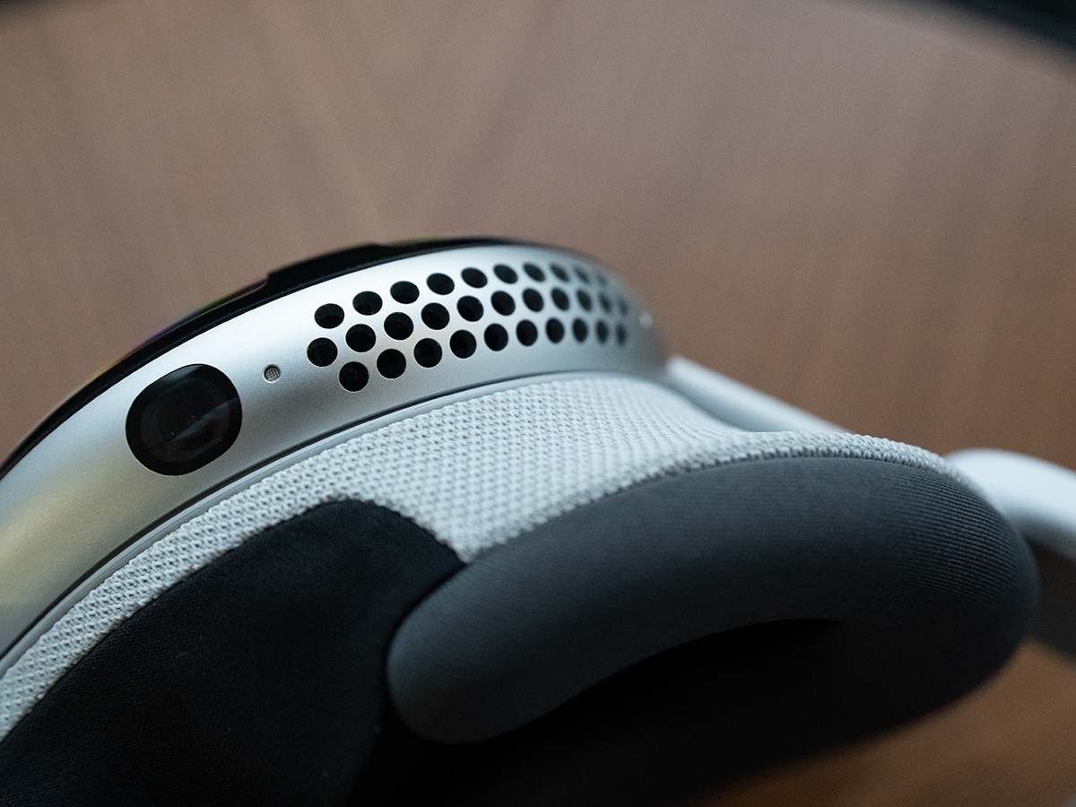 Apple vision pro bottom speakers