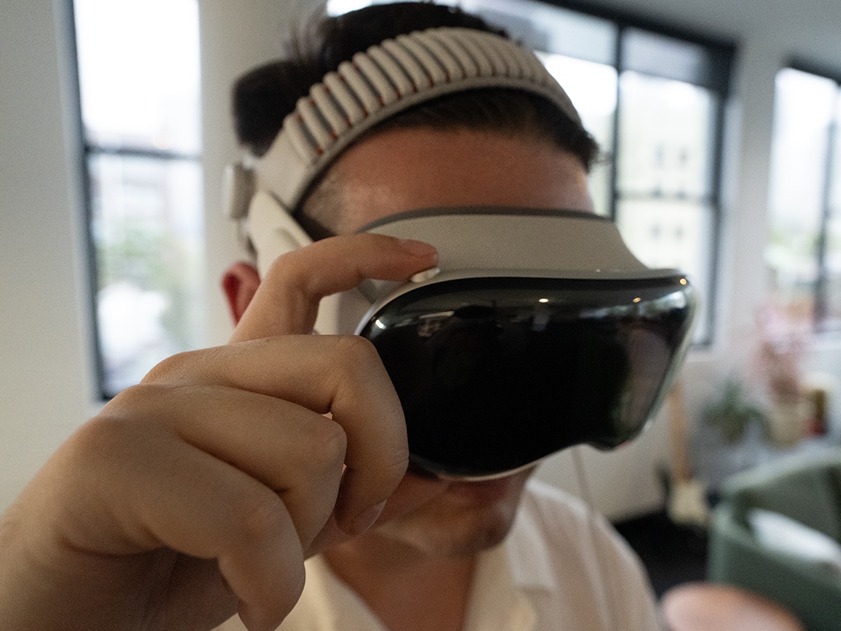 Apple vision pro digital crown