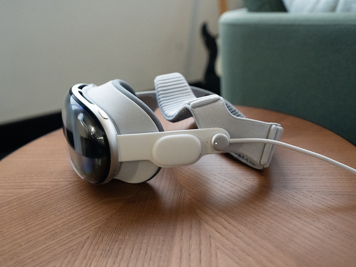 Apple vision pro side 2
