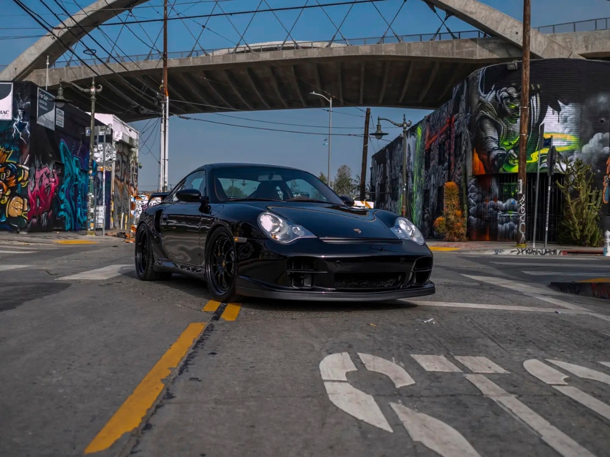 Magnus walker outlaw collection sotheby's auction - 2002 porsche 911 gt2