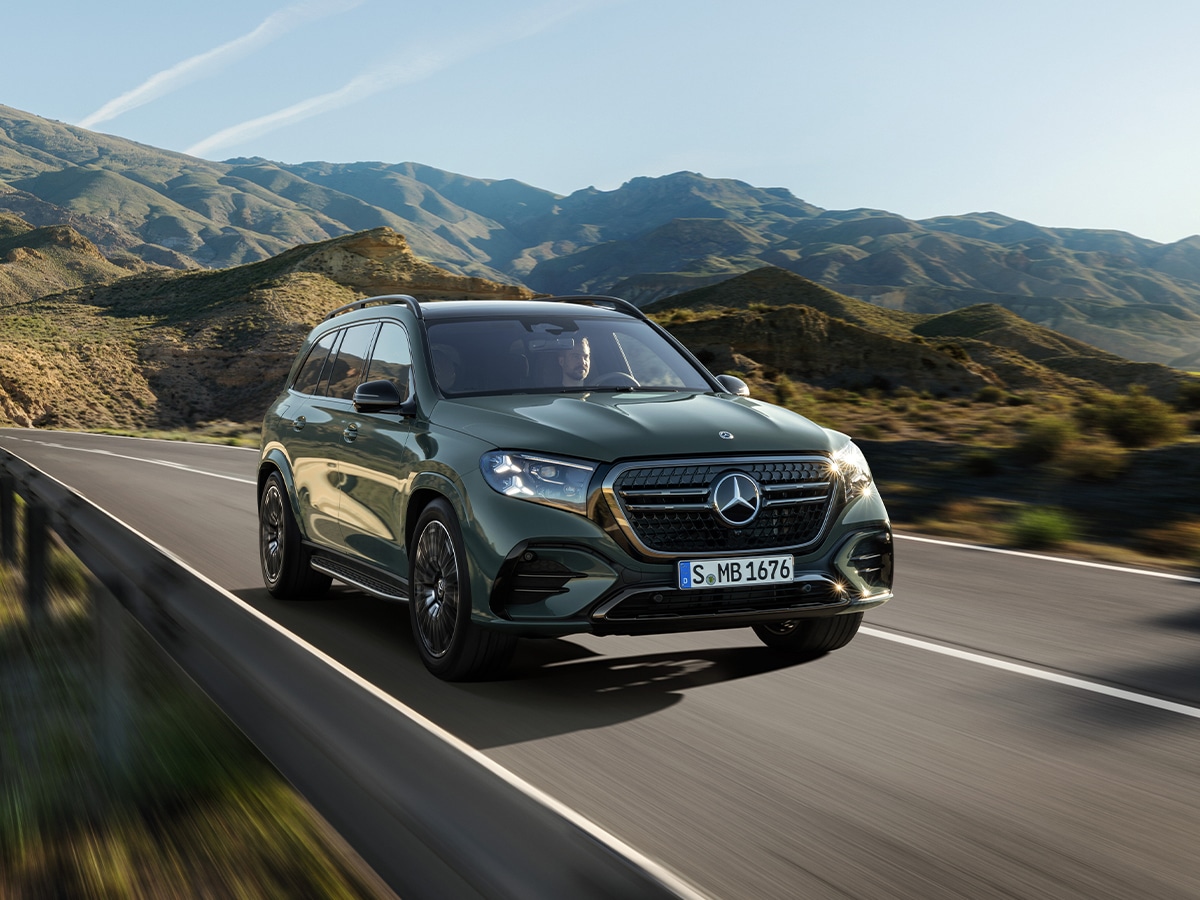 2026 mercedes benz gls driving front end