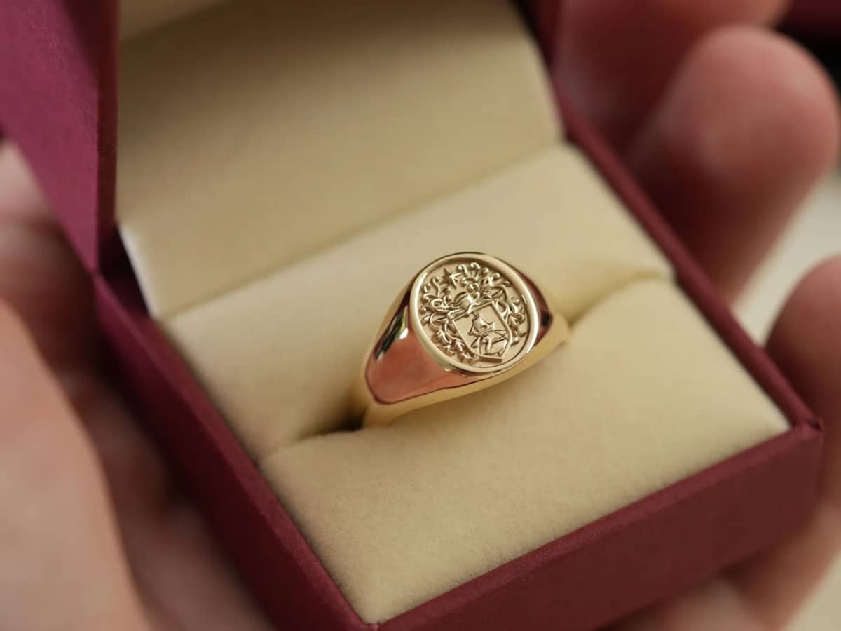 Cavetta Custom Family Crest Signet Ring Image: Cavetta