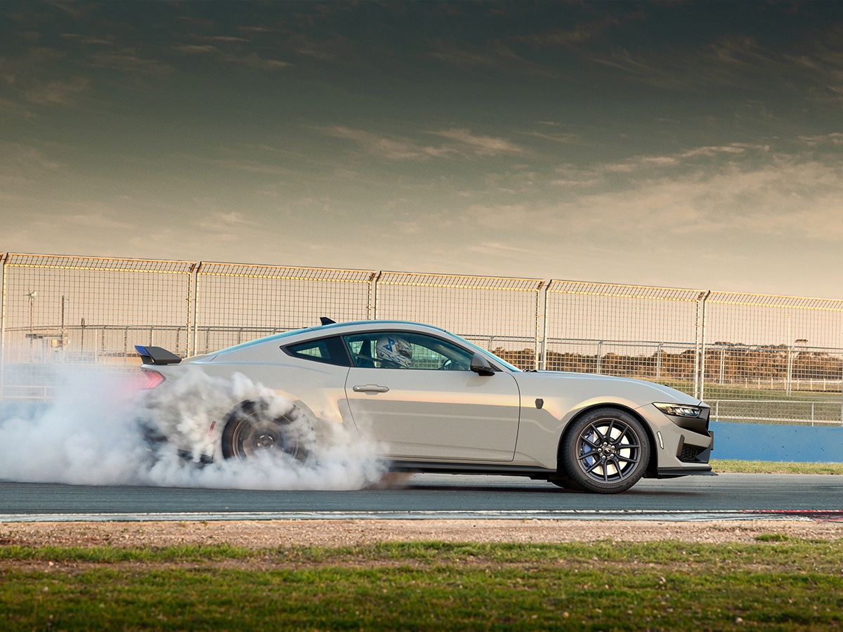 Ford mustang dark horse t8 spec pack burnout