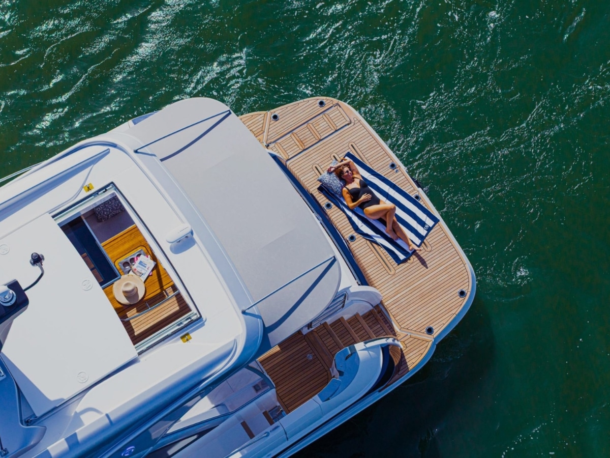 Riviera 5600 sport yacht platinum edition 3