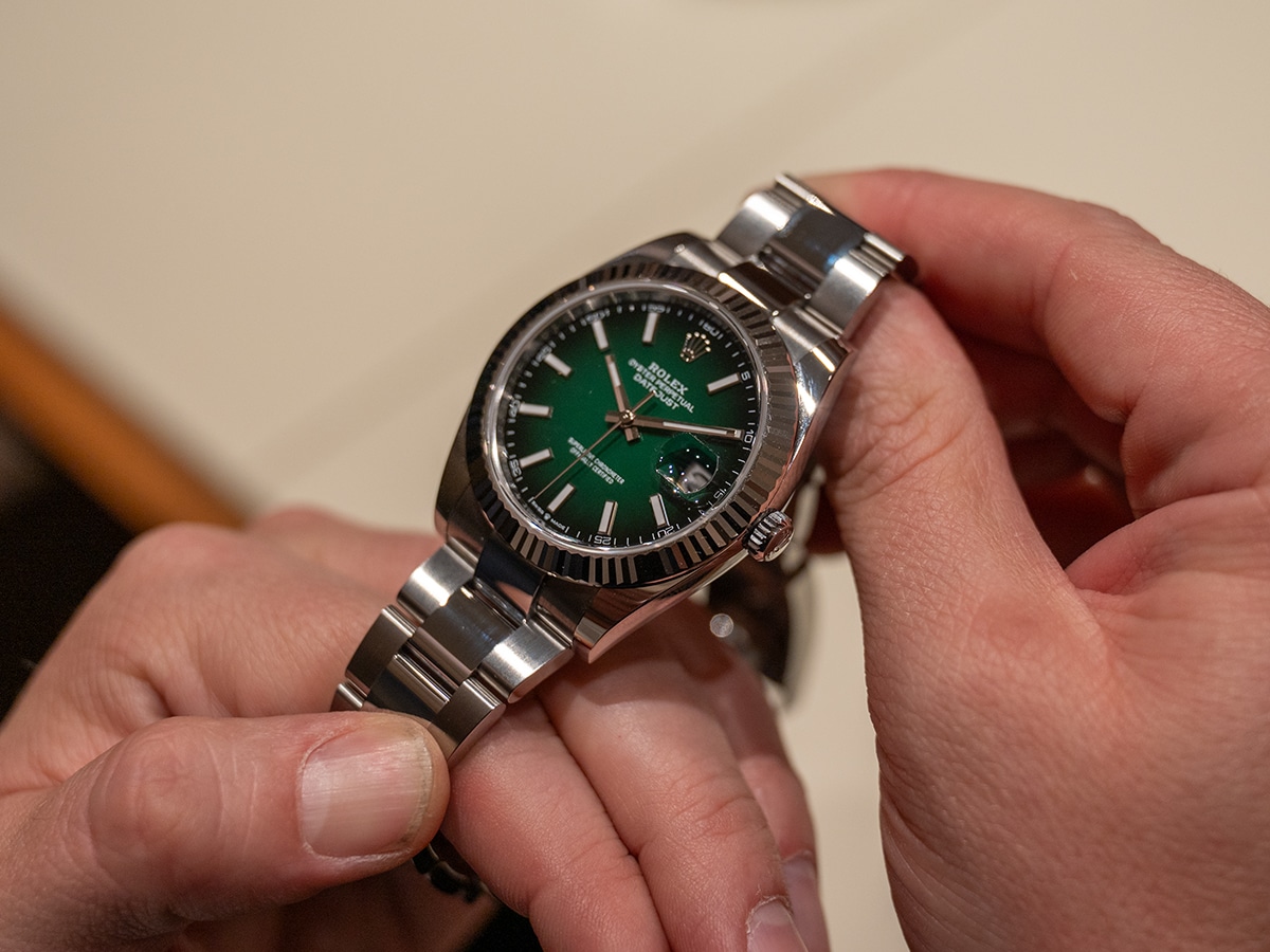 Rolex datejust 40 green on wrist